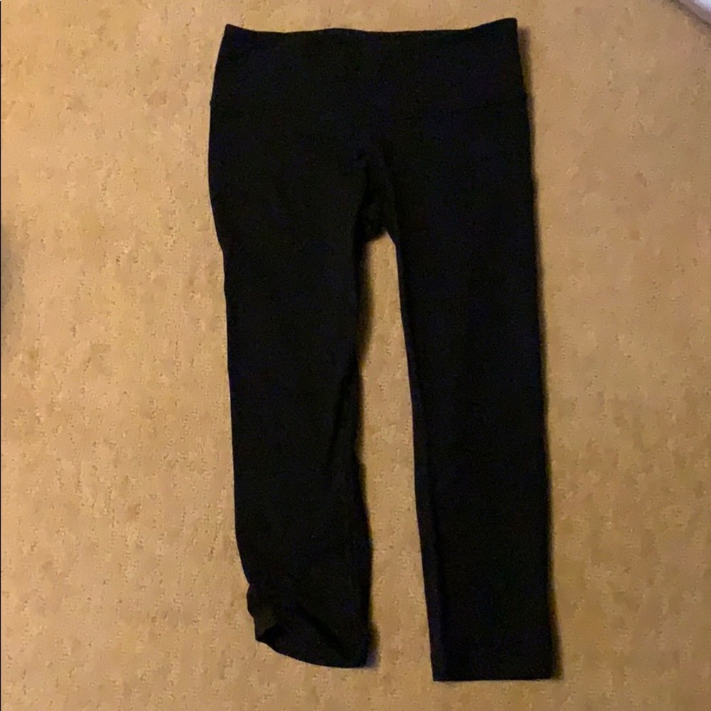 Lulu lemon size 4 wunder under cropped leggings